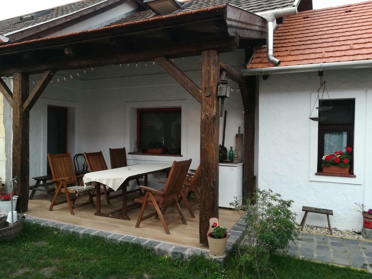 Szent Ivan Vendeghaz Guest house Tata